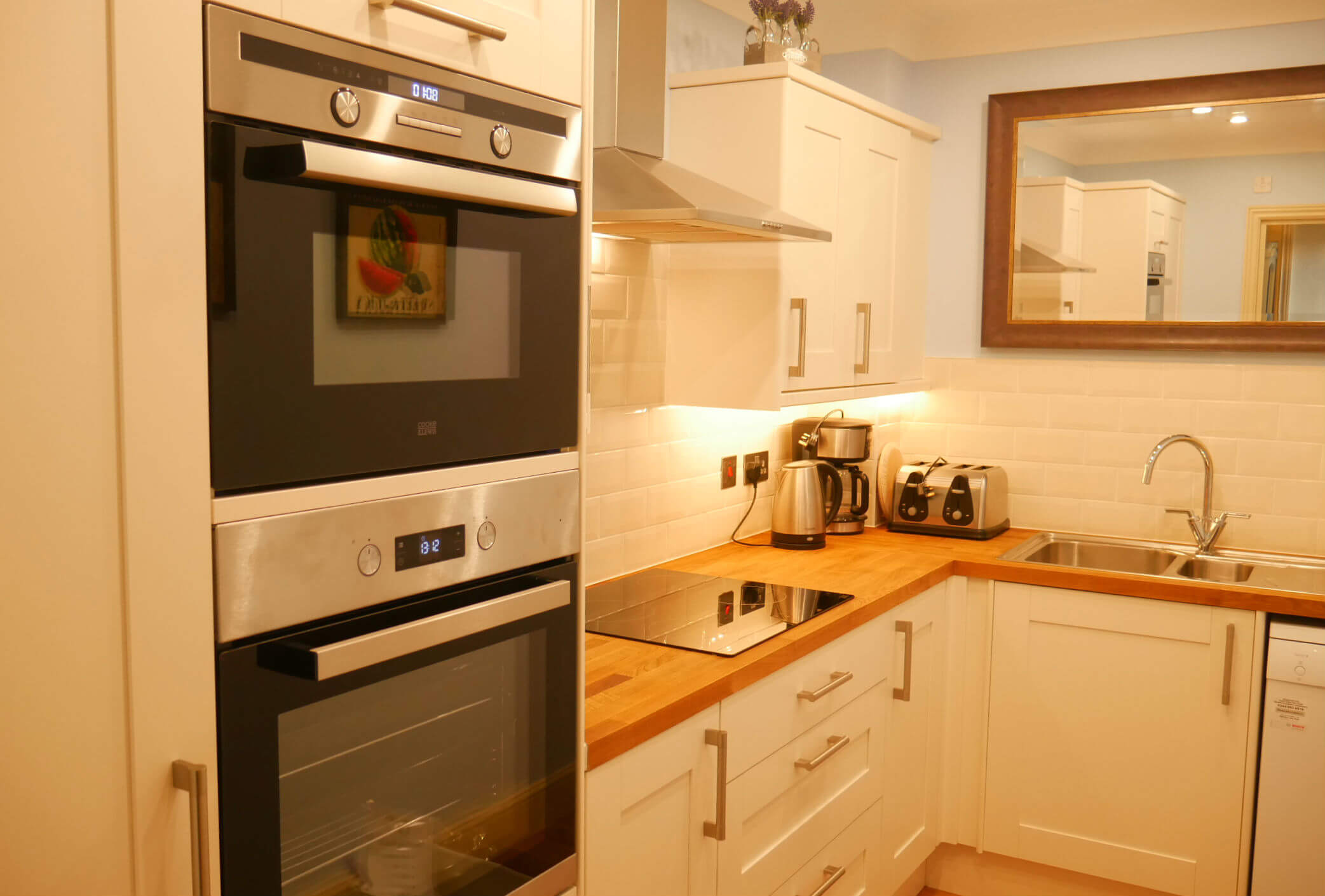 The Muntham Apartments and Townhouse Torquay. Apartment 3 kitchen.