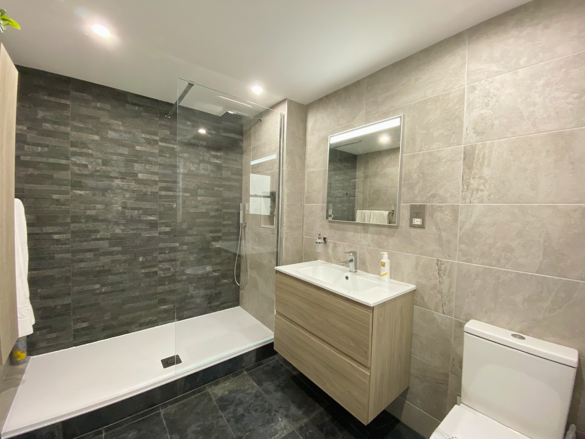 Sovereign House Holiday Apartment Torquay - bathroom